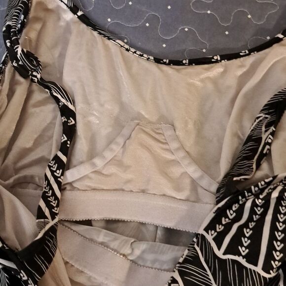 Black and White Leaf Print Women's Tankini Swim Top size 20W - Picture 3 of 4